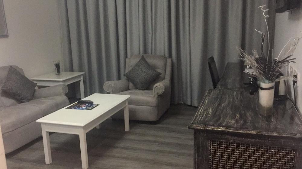 Cresta Churchill Hotel